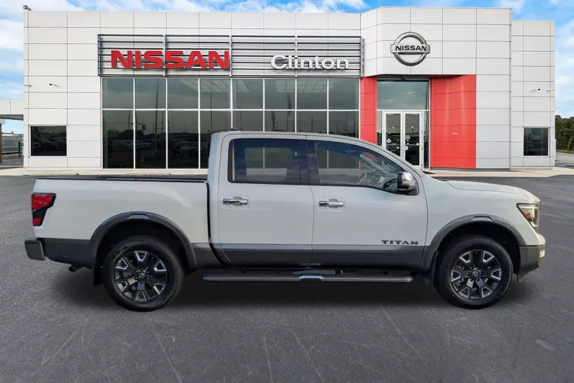 2024 Nissan Titan Platinum Reserve photo 1
