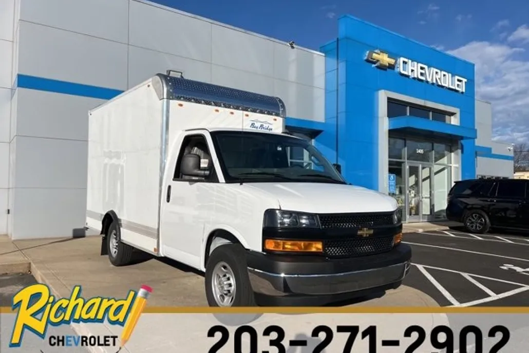 2024 Chevrolet Express Cutaway 3500 photo 1