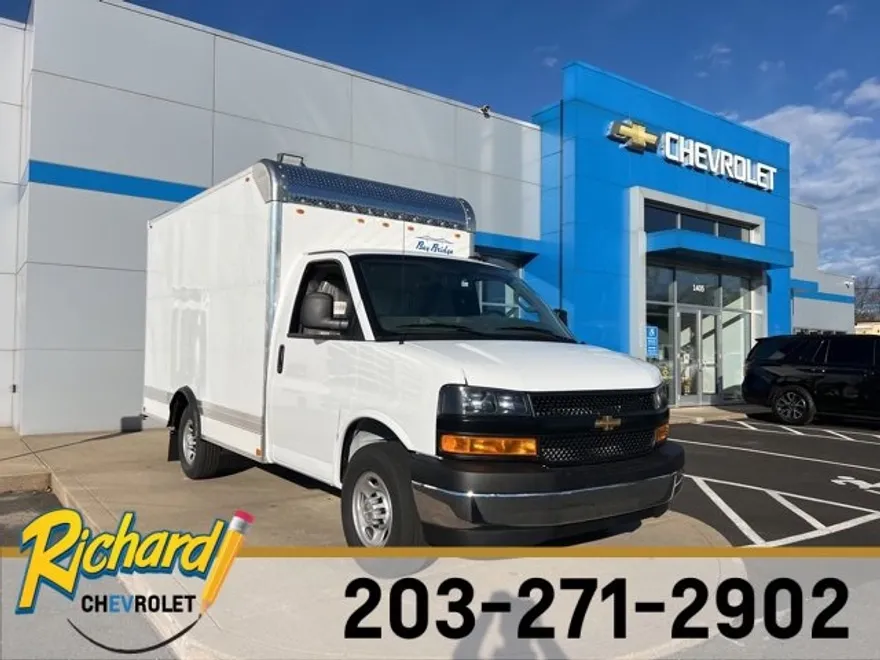 2024 Chevrolet Express Cutaway 3500 photo 1