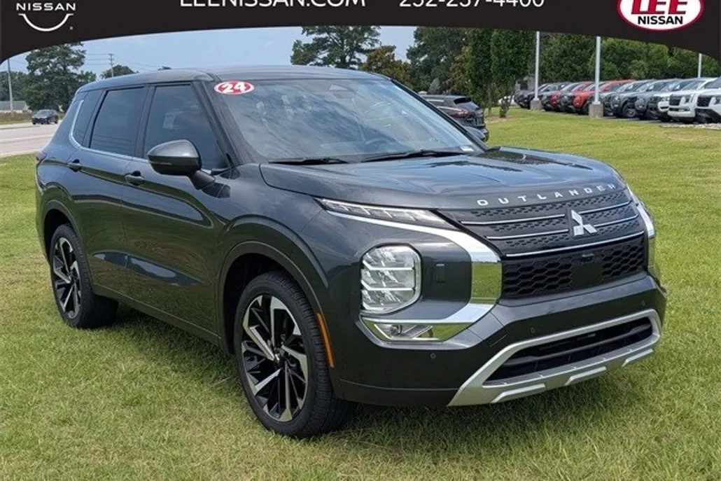 2024 Mitsubishi Outlander SE photo 1