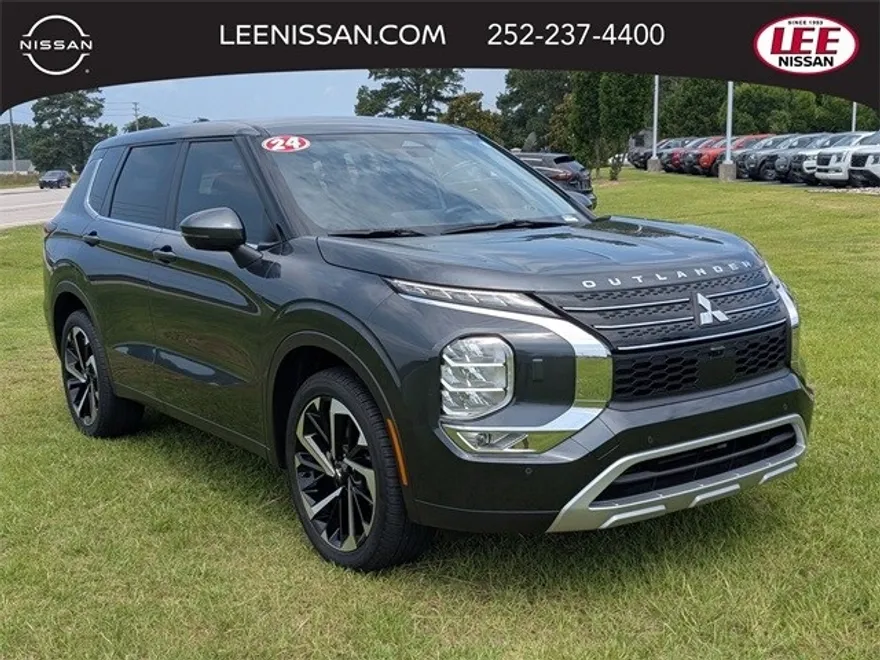 2024 Mitsubishi Outlander SE photo 1