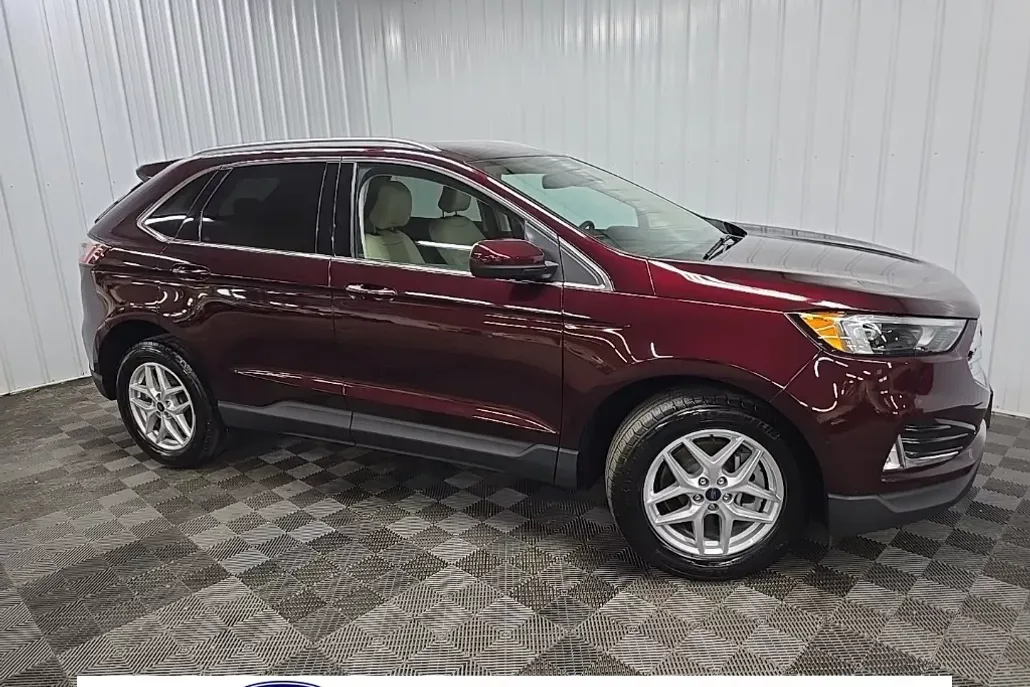 2022 Ford Edge SEL photo 1