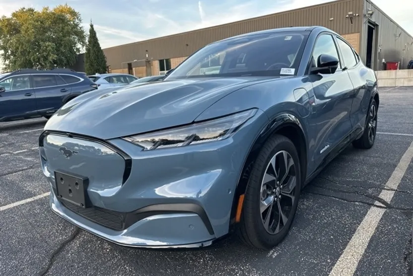 2023 Ford Mustang Mach-E Premium photo 1
