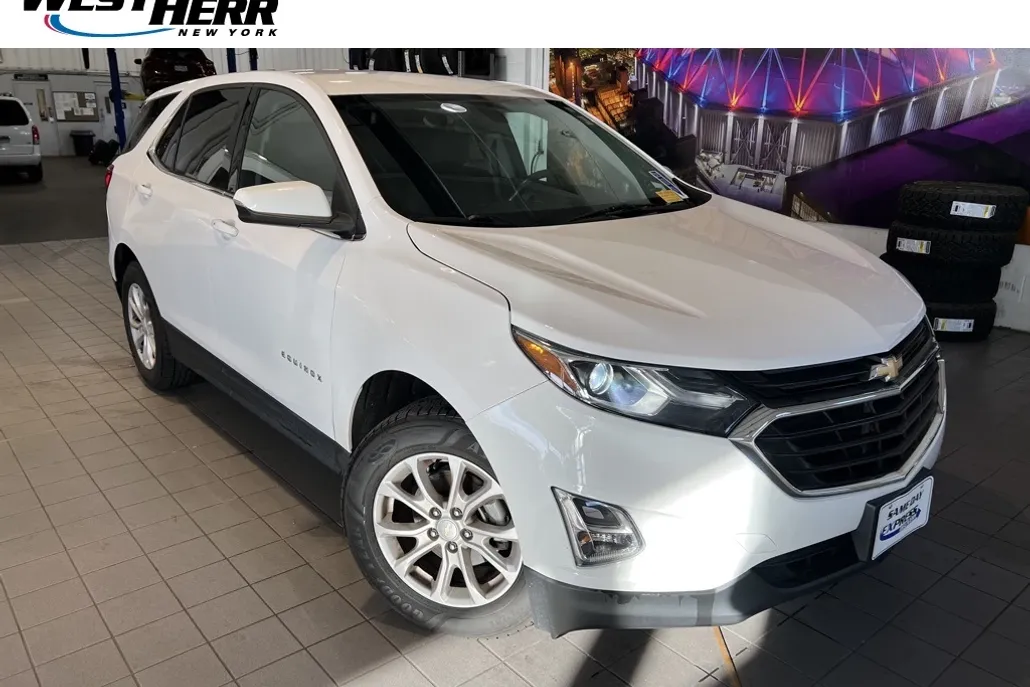 2018 Chevrolet Equinox LT photo 1
