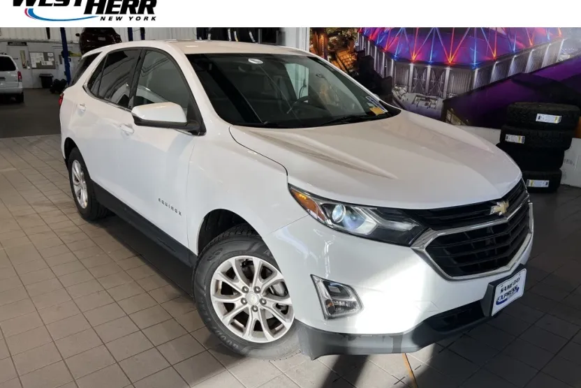 2018 Chevrolet Equinox LT photo 1