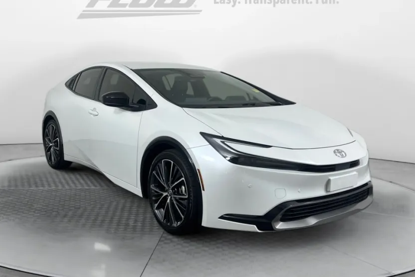 2023 Toyota Prius XLE photo 1