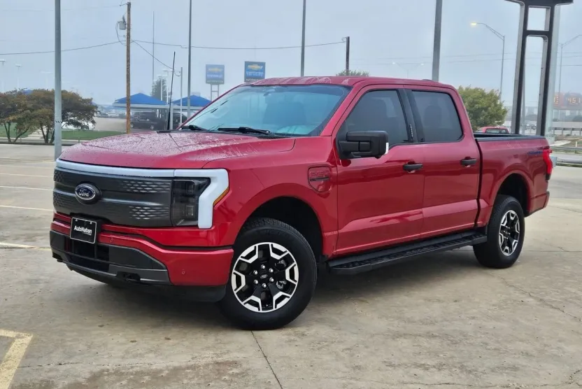 2023 Ford F-150 Lightning XLT photo 1