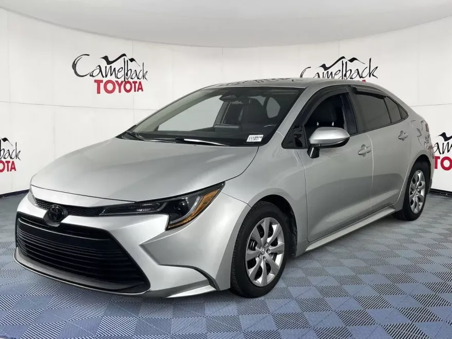 2023 Toyota Corolla LE photo 1