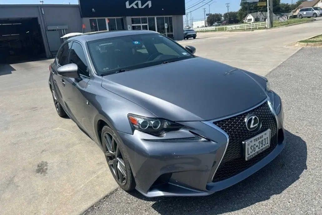 2016 Lexus IS 200t photo 1