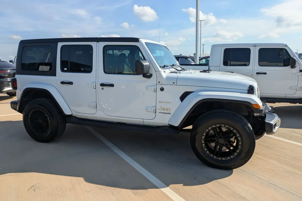 2019 Jeep Wrangler Unlimited Sahara photo 1