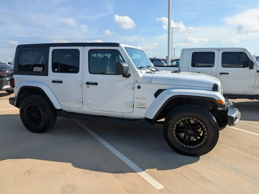 2019 Jeep Wrangler Unlimited Sahara photo 1