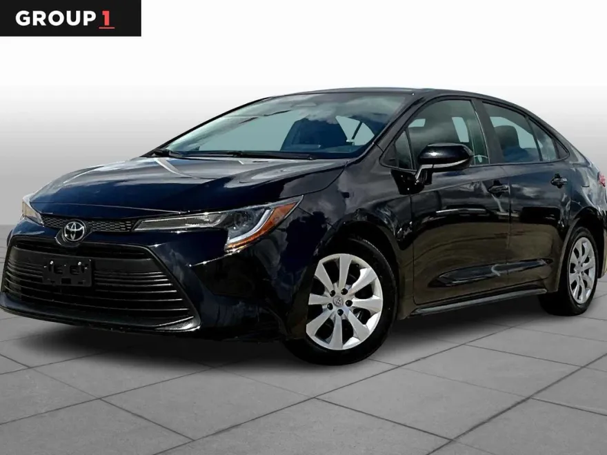 2024 Toyota Corolla LE photo 1