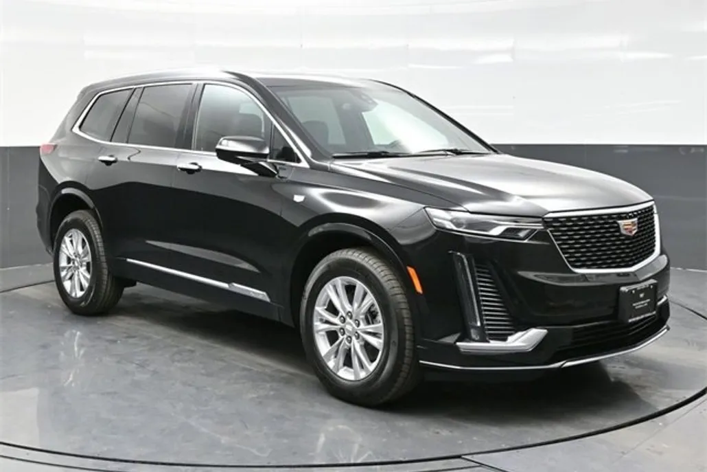 2025 Cadillac XT6 Luxury photo 1
