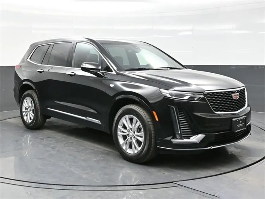 2025 Cadillac XT6 Luxury photo 1