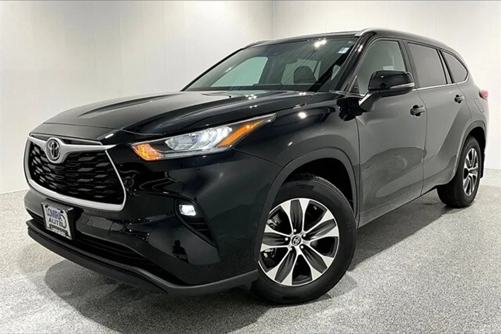 2023 Toyota Highlander XLE photo 1