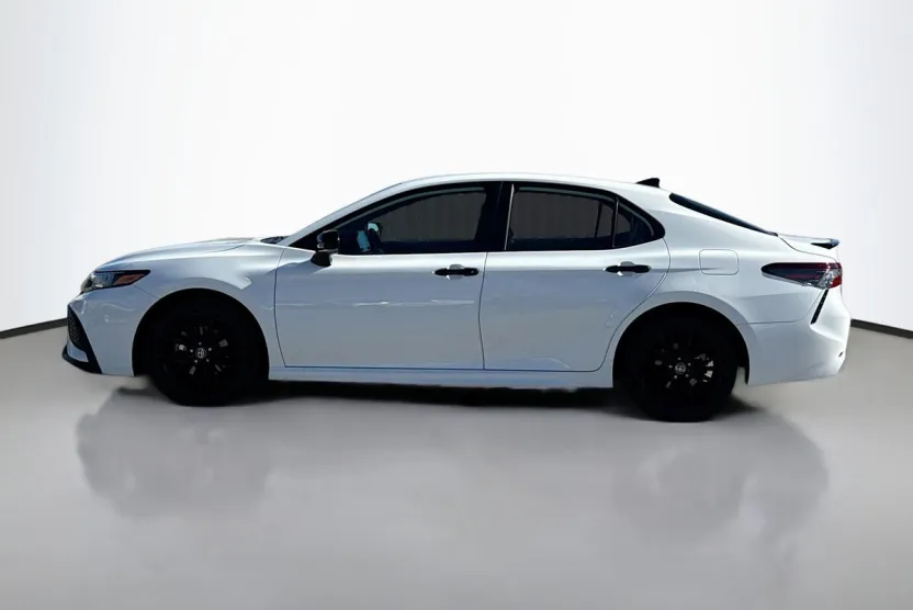 2022 Toyota Camry SE photo 1