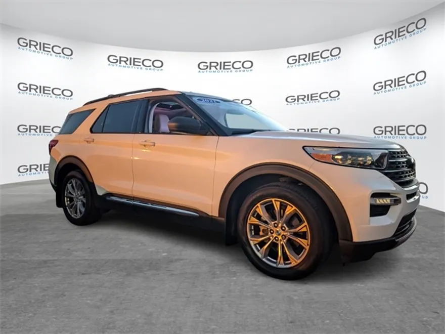 2022 Ford Explorer XLT photo 1