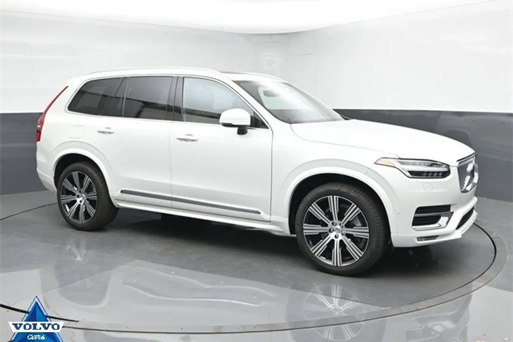 2024 Volvo XC90 Plus photo 1