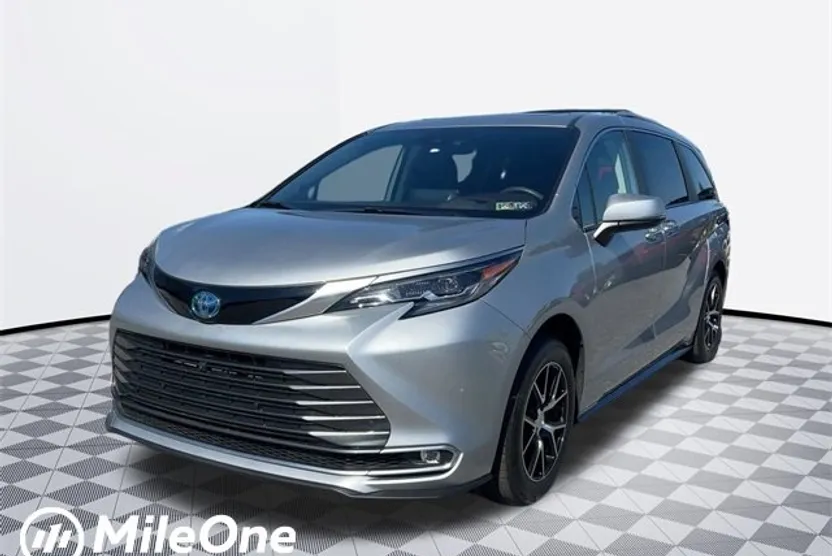 2024 Toyota Sienna Platinum photo 1