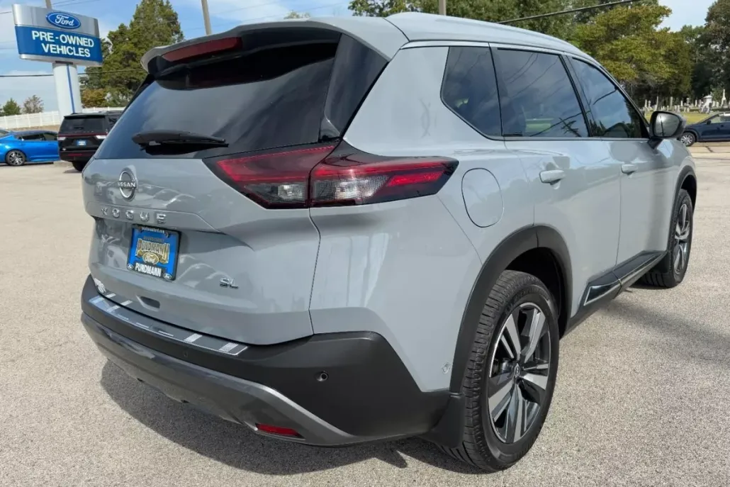 2023 Nissan Rogue SL photo 1