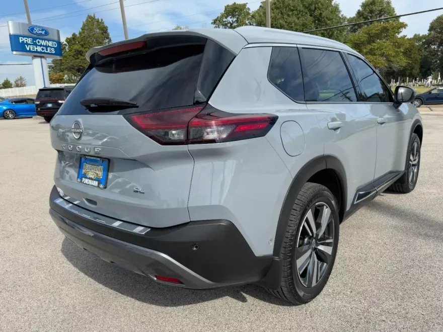 2023 Nissan Rogue SL photo 1