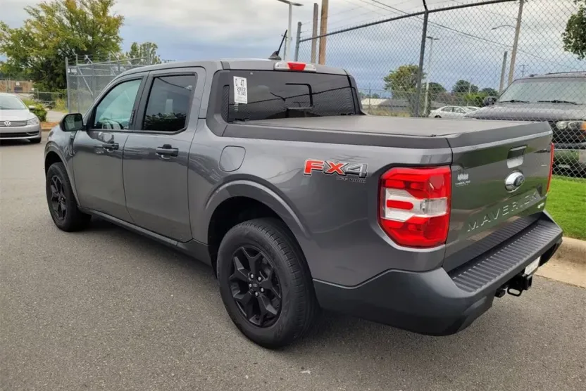 2022 Ford Maverick XLT photo 1