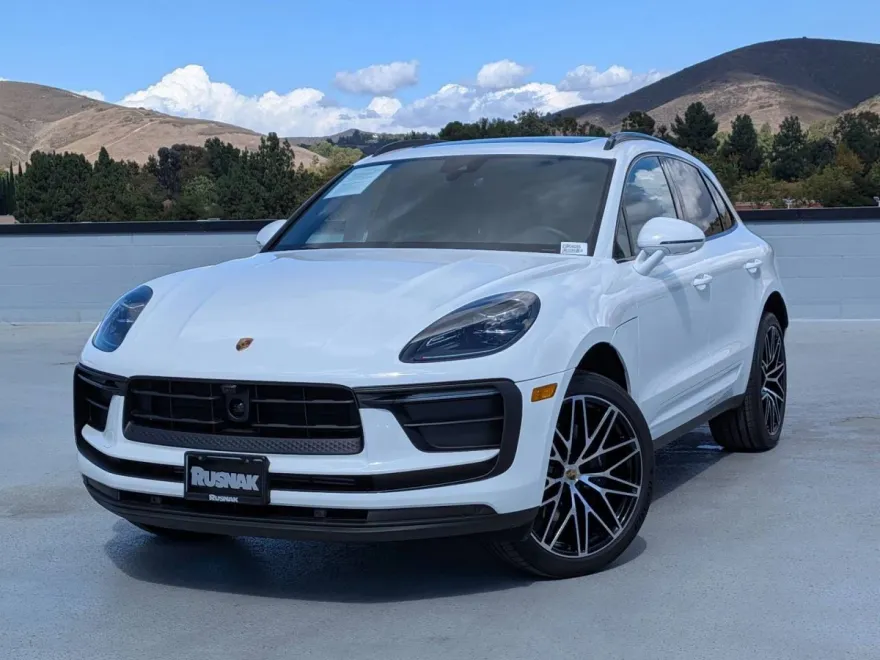 2025 Porsche Macan Base photo 1
