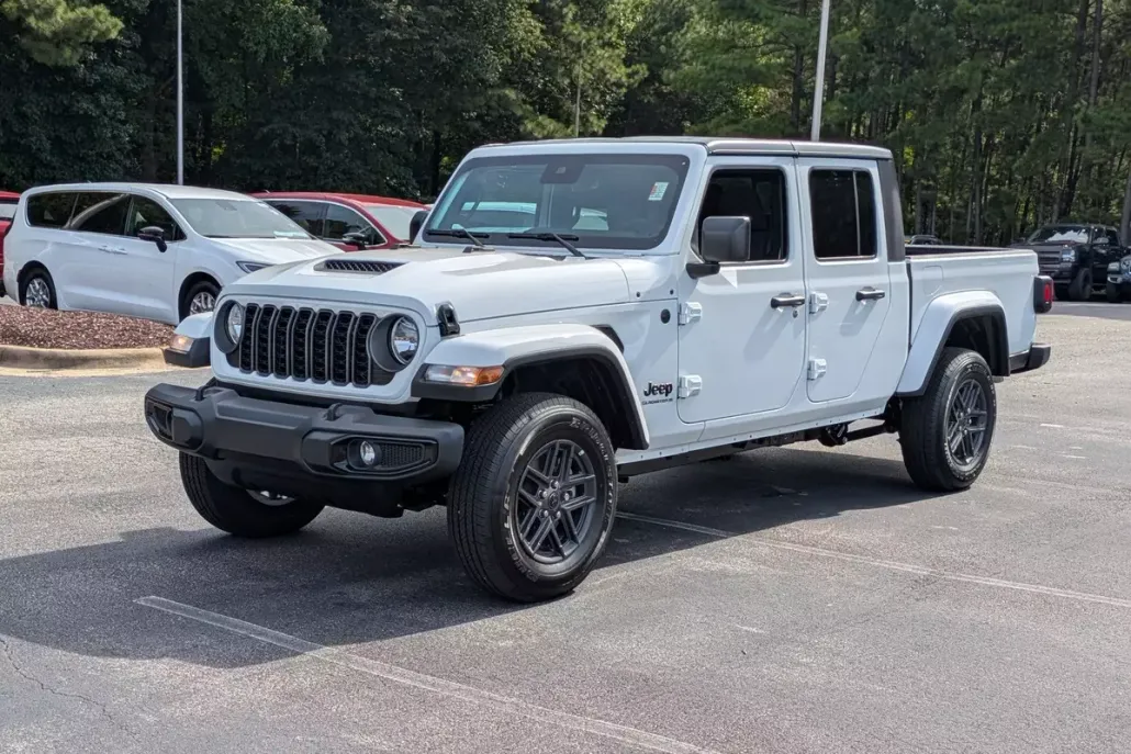 2025 Jeep Gladiator Sport S photo 1