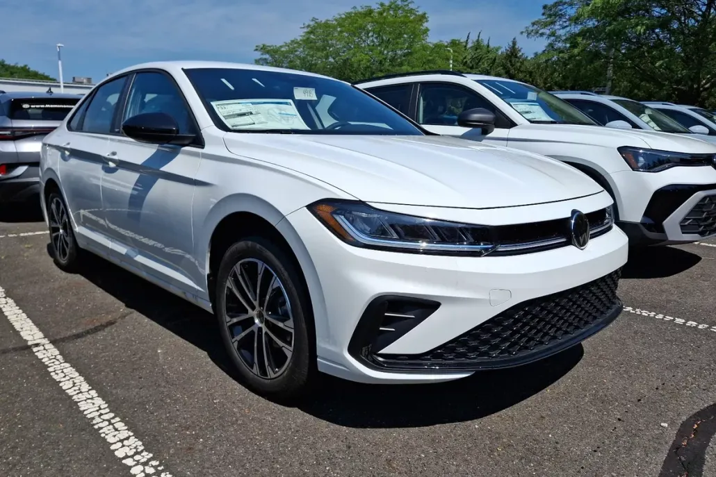 2025 Volkswagen Jetta 1.5T Sport photo 1