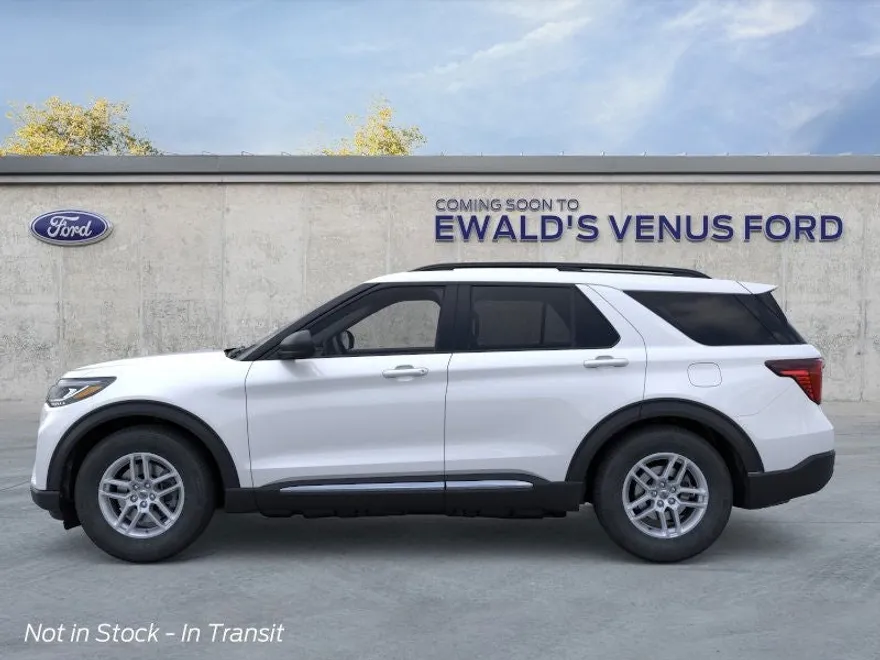 2025 Ford Explorer photo 1