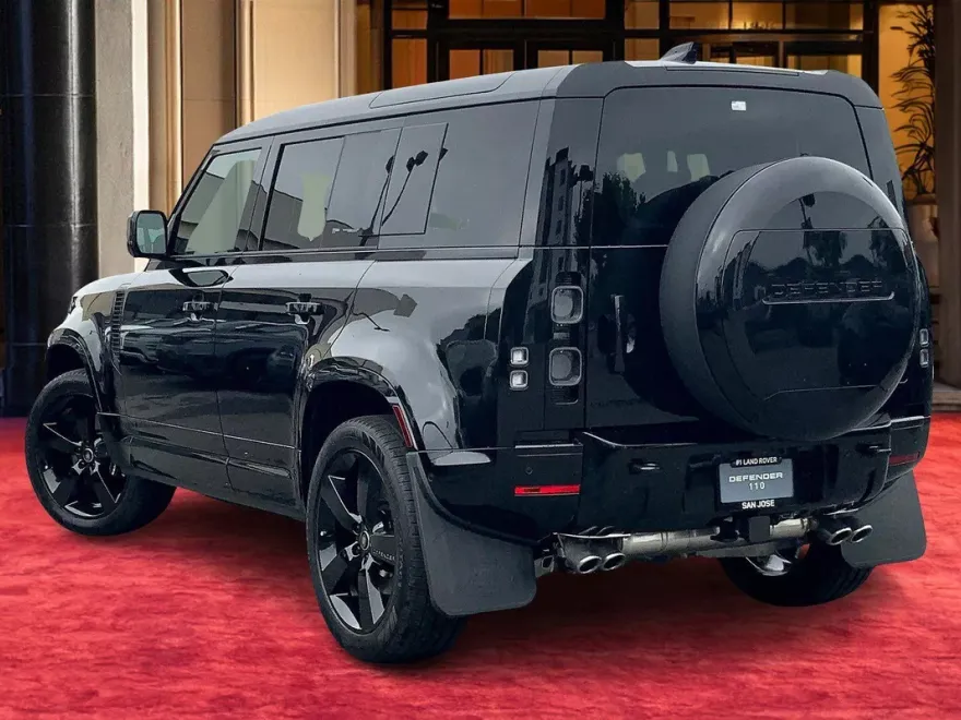 2025 Land Rover Defender 110 V8 photo 1