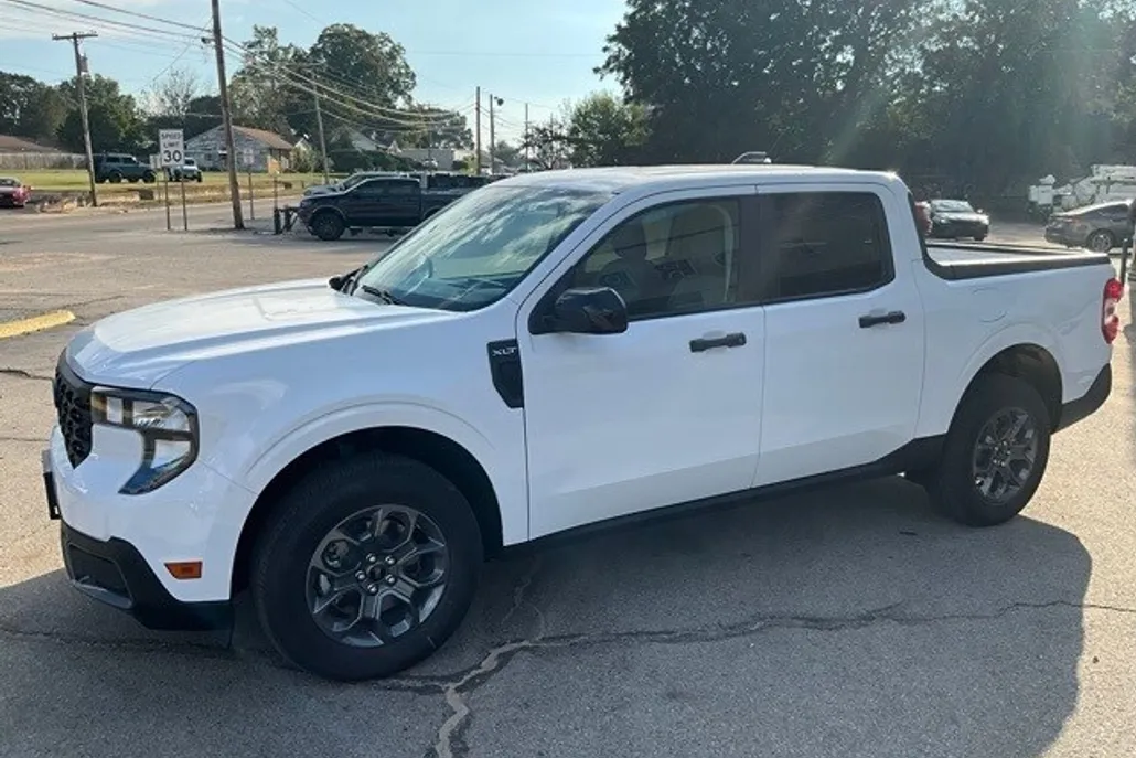 2025 Ford Maverick XLT photo 1
