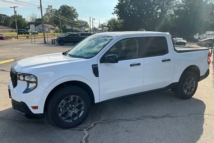 2025 Ford Maverick XLT photo 1