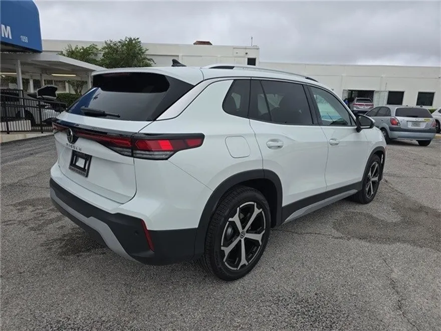 2025 Volkswagen Tiguan SE photo 1