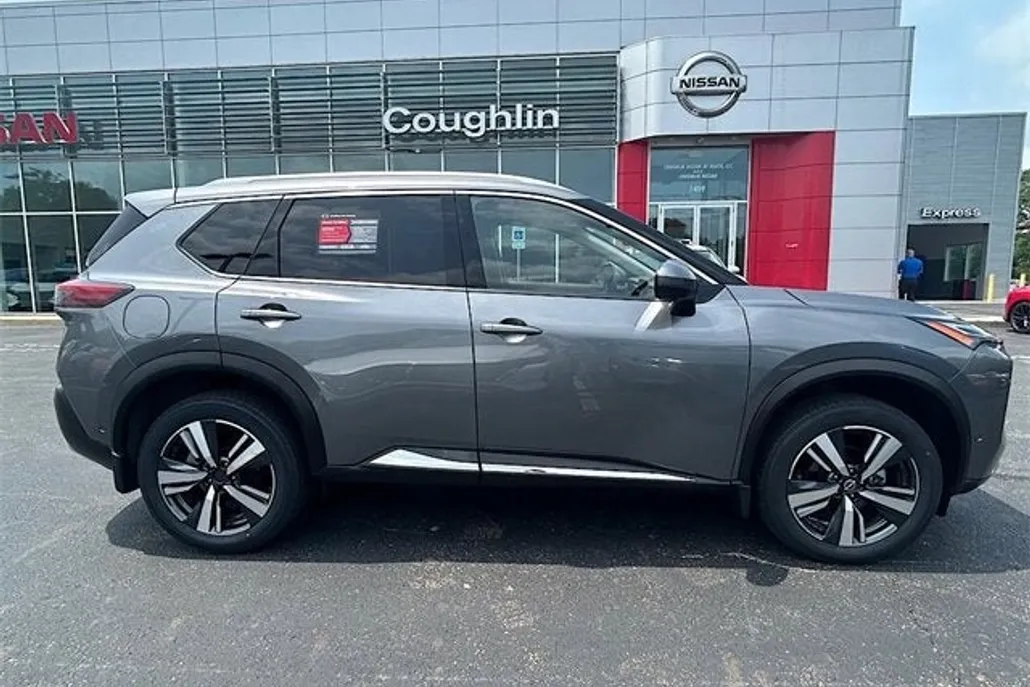 2023 Nissan Rogue Platinum photo 1