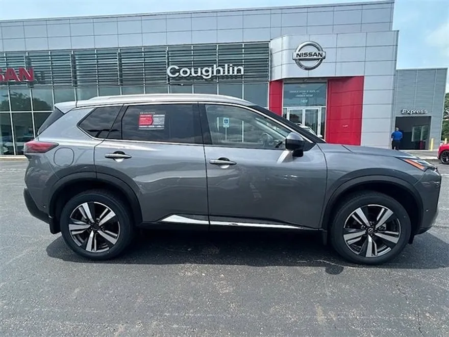 2023 Nissan Rogue Platinum photo 1