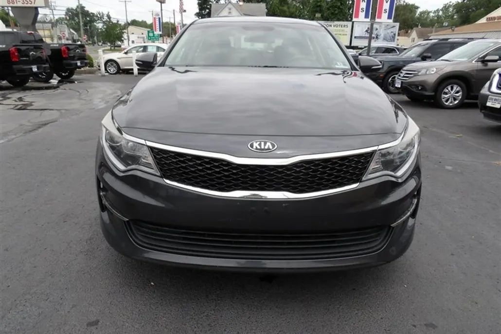 2017 Kia Optima LX photo 1