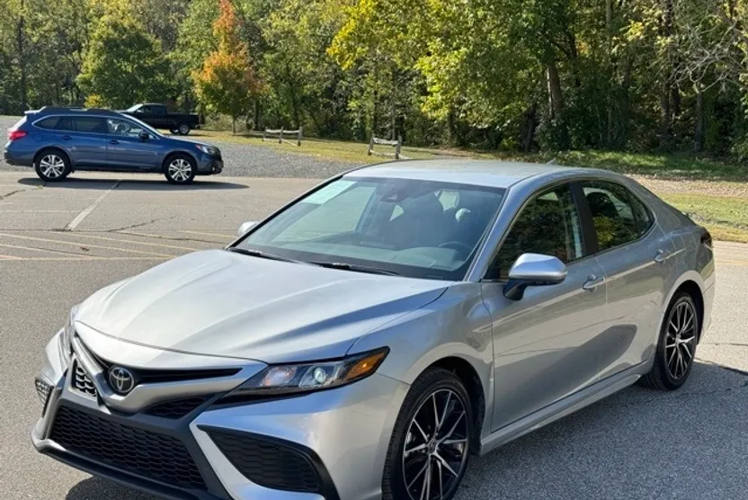 2024 Toyota Camry SE photo 1