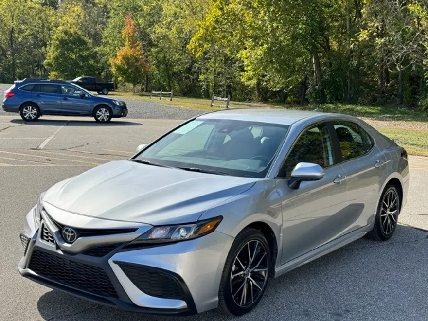 2024 Toyota Camry SE photo 1