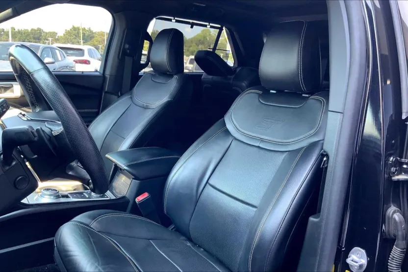 2021 Ford Explorer ST photo 1
