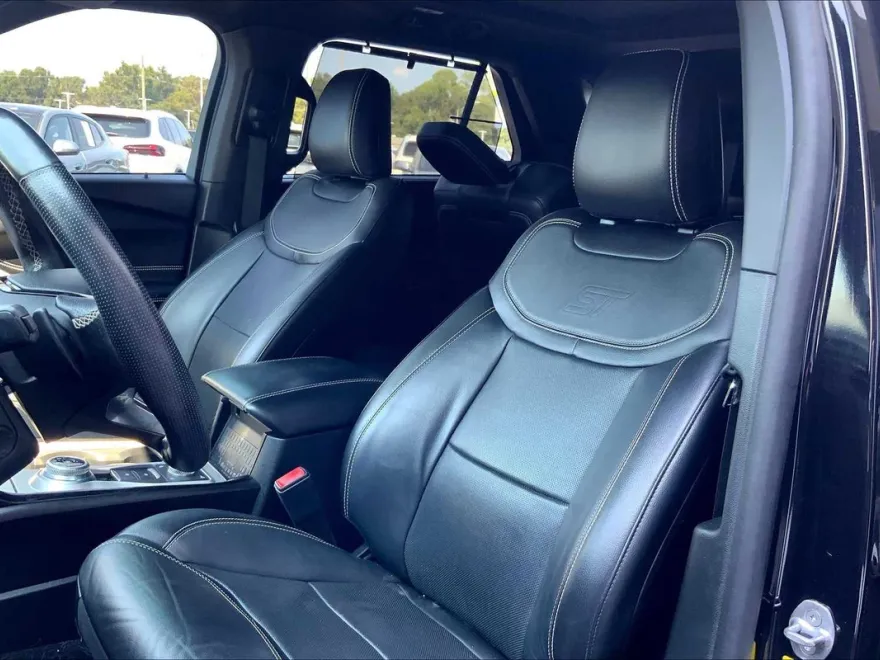 2021 Ford Explorer ST photo 1
