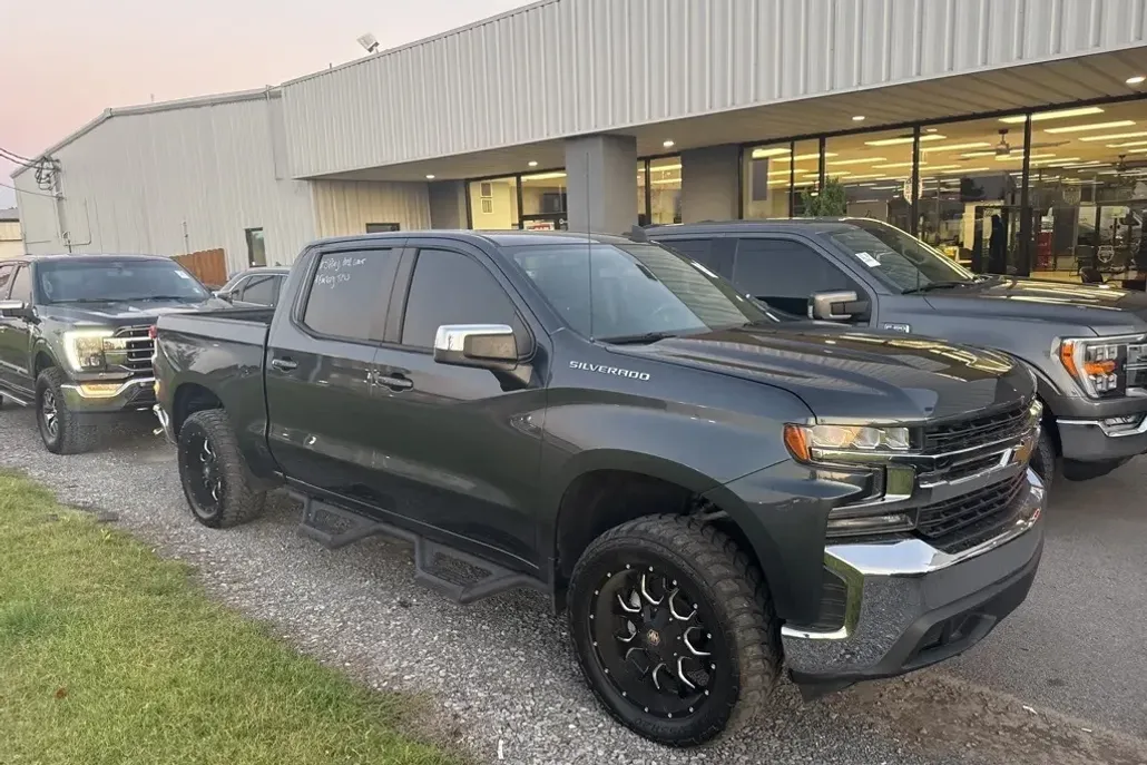 2020 Chevrolet Silverado 1500 LT photo 1