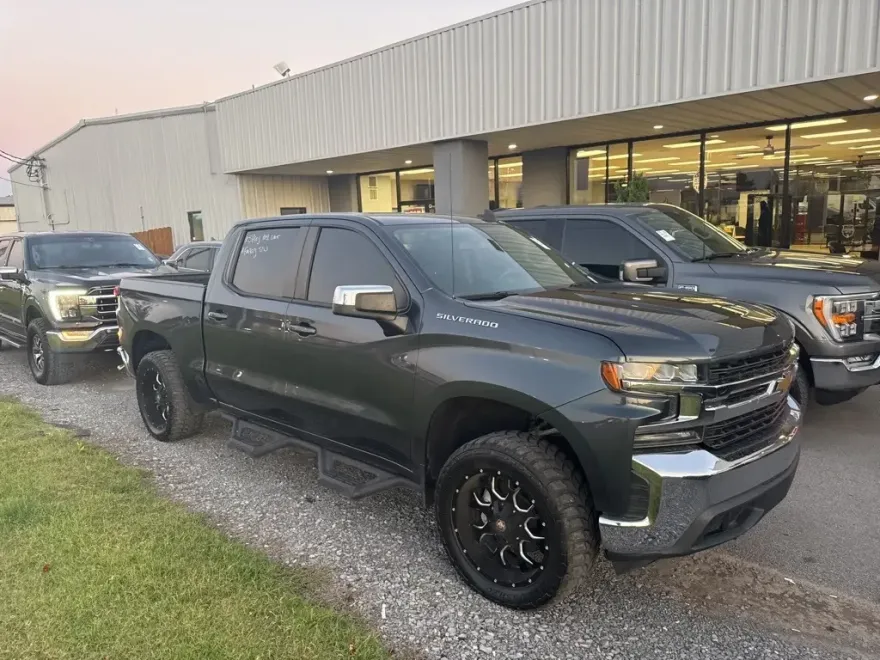2020 Chevrolet Silverado 1500 LT photo 1