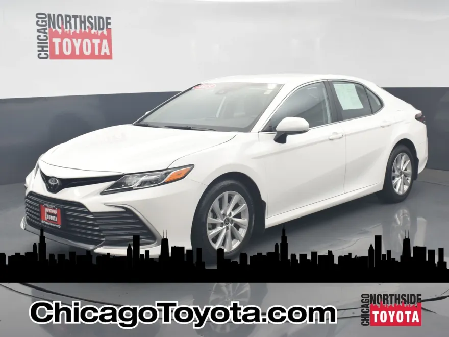 2023 Toyota Camry LE photo 1