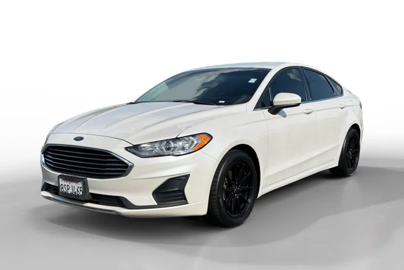 2020 Ford Fusion SE photo 1