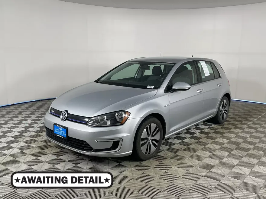 2016 Volkswagen e-Golf SE photo 1