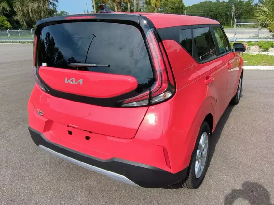 2025 Kia Soul S photo 1