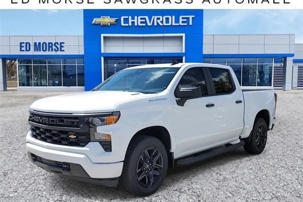 2025 Chevrolet Silverado 1500 Custom photo 1