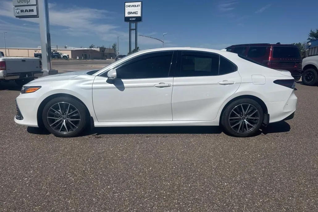 2023 Toyota Camry Hybrid XLE photo 1