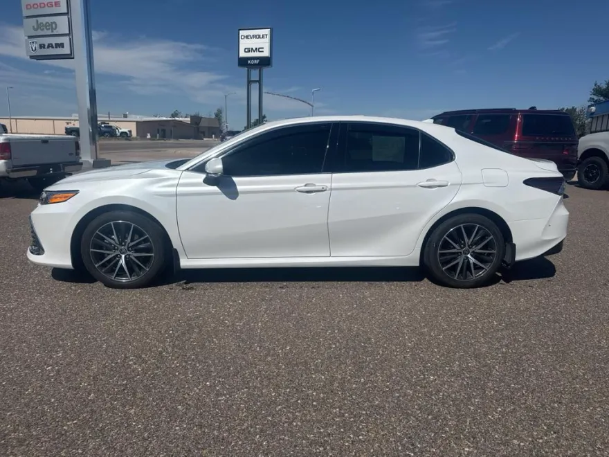 2023 Toyota Camry Hybrid XLE photo 1